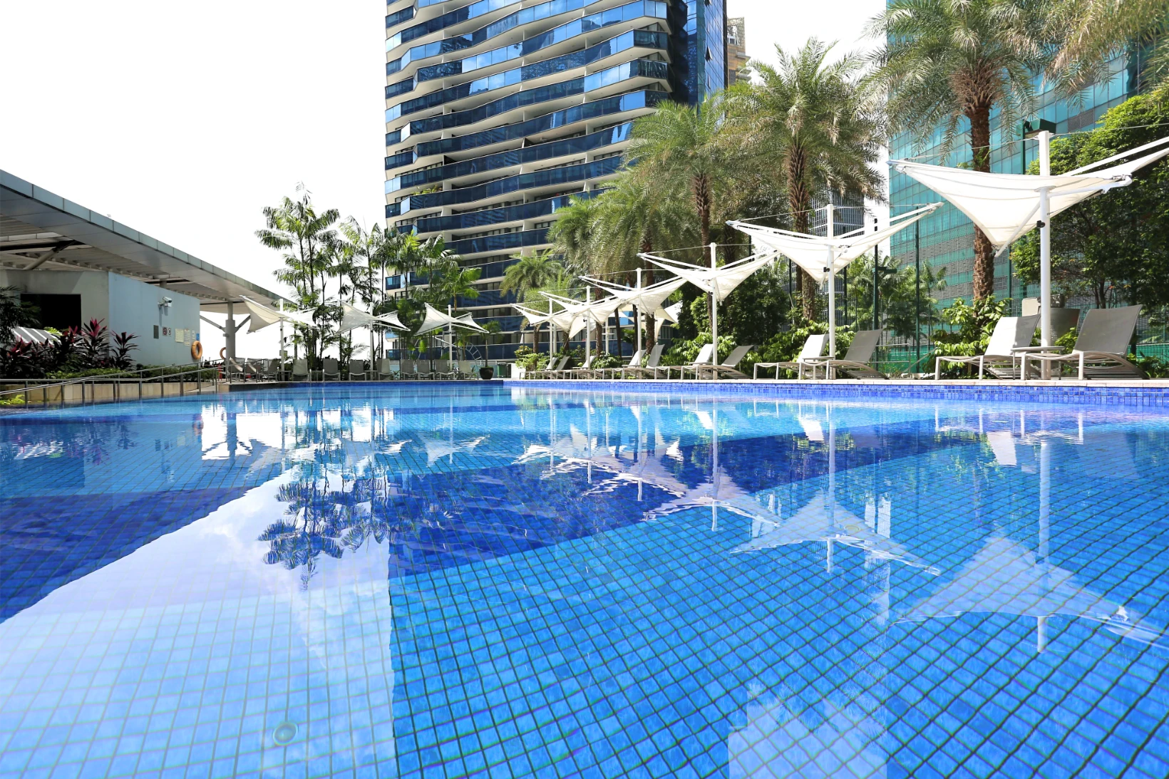 Swimming pool at Marina Bay serviced apartment