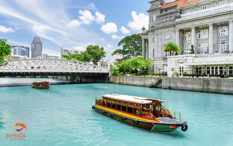Sunny afternoon down Singapore River